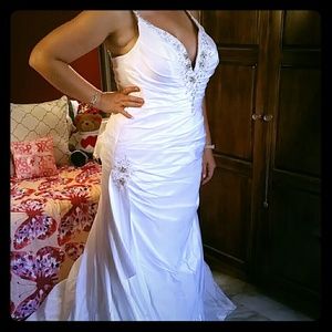 Brand new wedding dress.